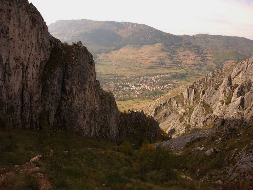 Foto Coborand pe santul mare spre Rametea (c) Petru Goja